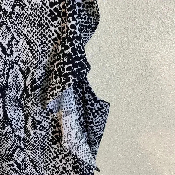 Who What Wear Size XXL Black Ruffle Sleeve Dress Snakeprint Sleeveless Zipper - Picture 5 of 7